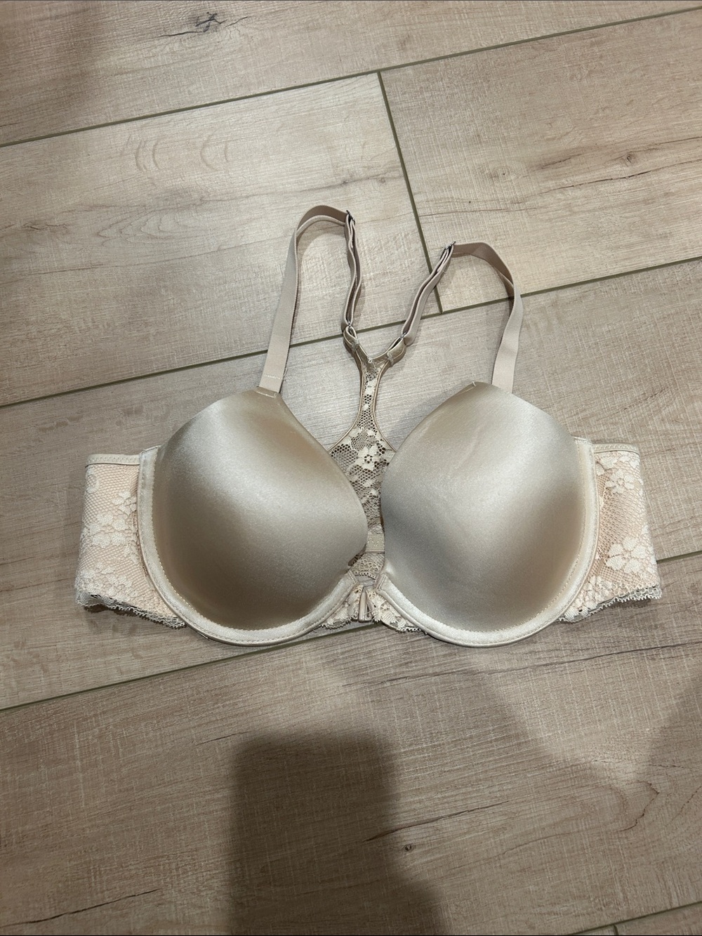 Maidenform 34B race back bra, clip front